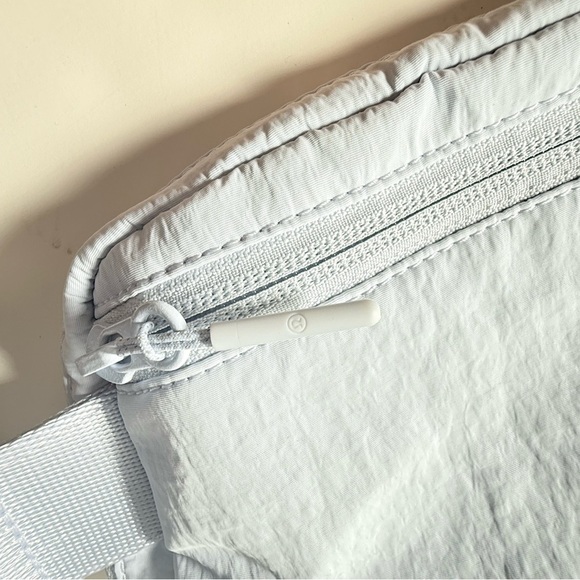 lululemon athletica Solid Everywhere Belt Bag - Picture 10 of 11